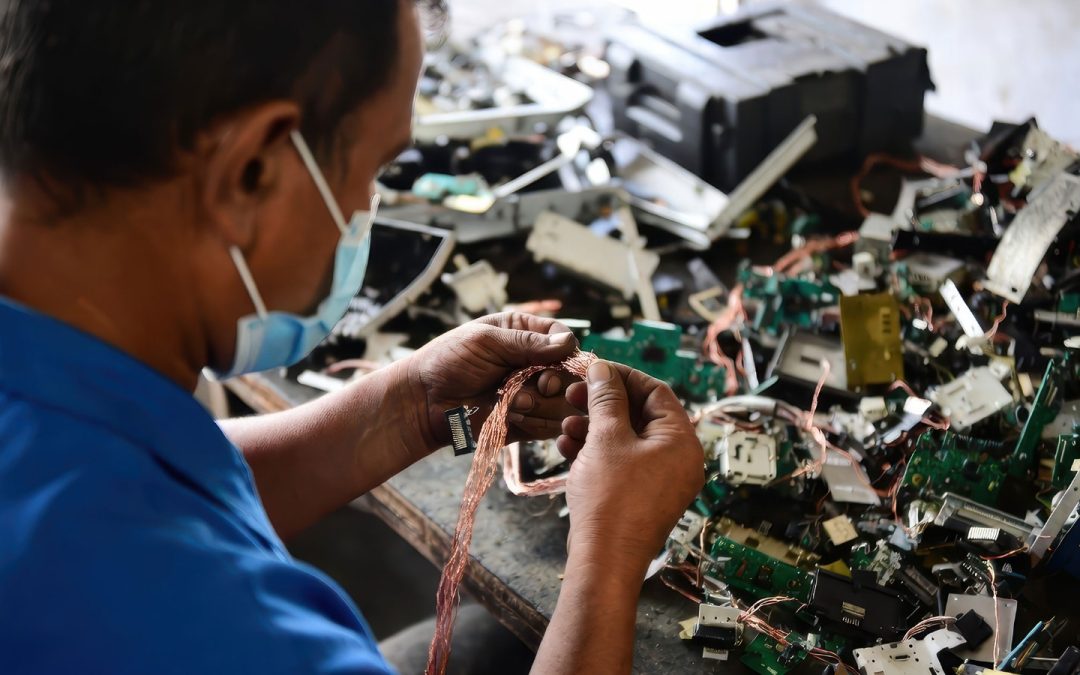 Compra chatarra electrónica Engativá: ¡Llámanos!